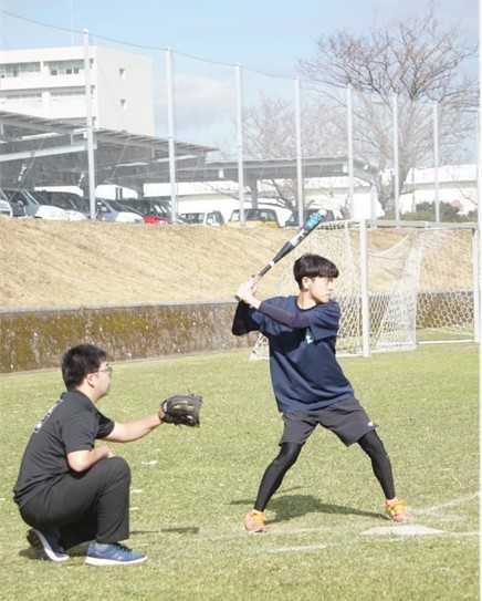 野球経験者の吉田君、バッティングフォームが美しい