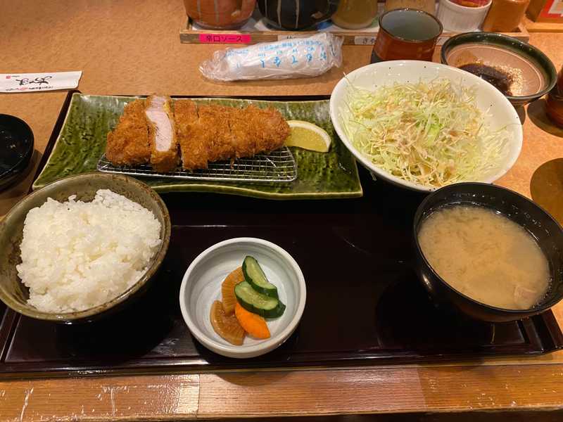 水戸市民会館付近での食事